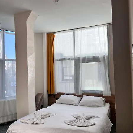 Berkmuller Host * Istanbul