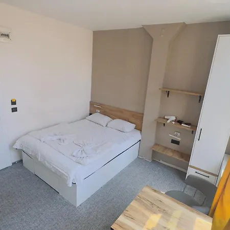 Berkmuller Host Istanbul